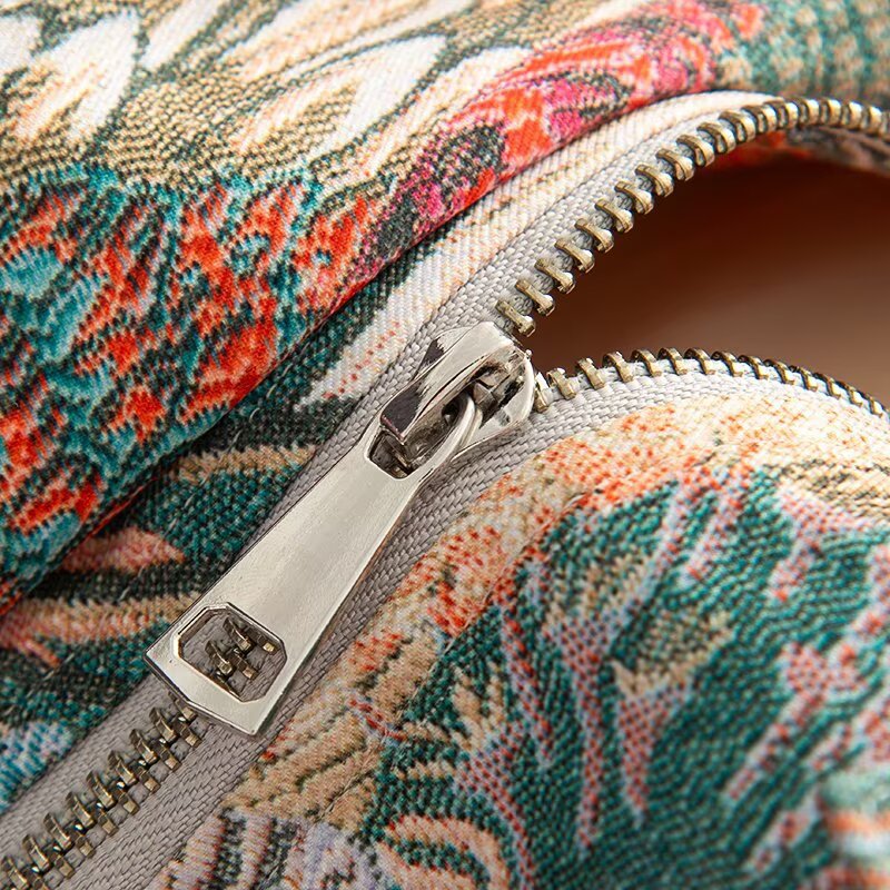 Dam Kort Bouclé Tapestry Jacka med Ornamental Bird Tryck, Patch Fickor och Stå Krage