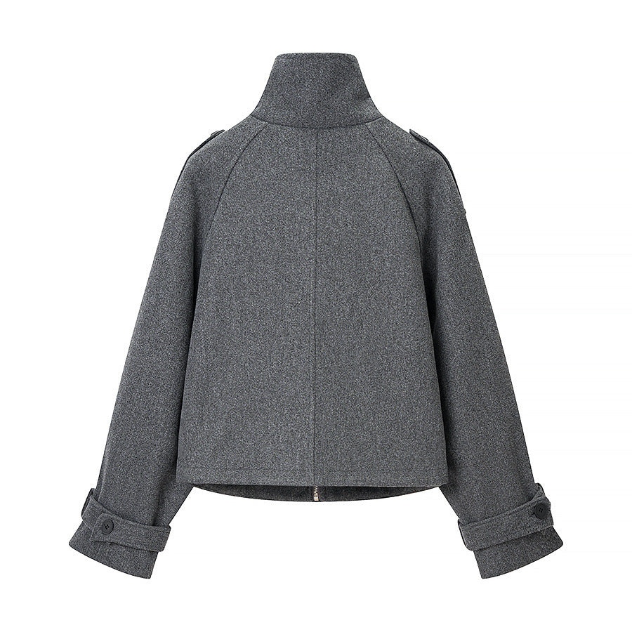 Dam kort skärning ullblandning kort jacka med ståkrage, epaulettes, och justerbar ärm straps