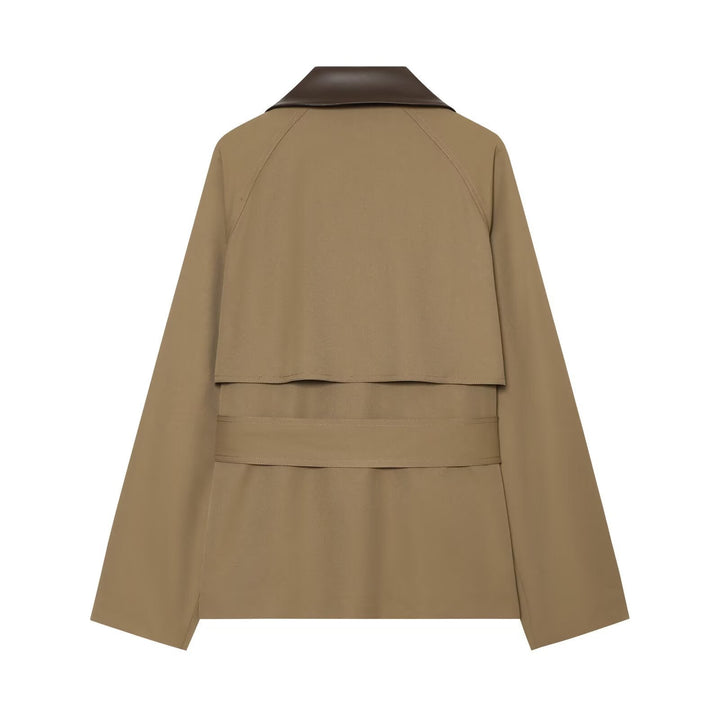 Dam Kort Skärning Trenchcoat med Contrasting Läder Krage och Waist Belt