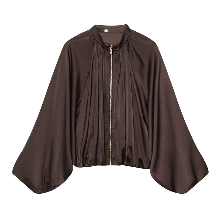 Dam Kort Skärning Satin Bomberjacka med Wide Bat Ärmar och Pleat Detail