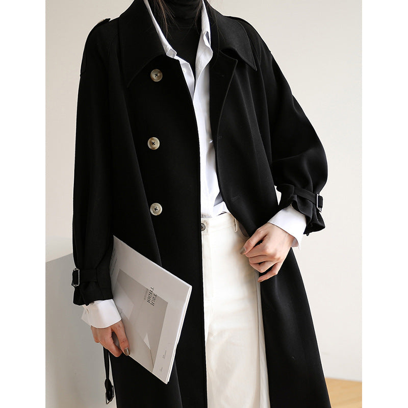 Dam längre minimalistisk trenchcoat in Cocoon skärning med justerbar ärmar
