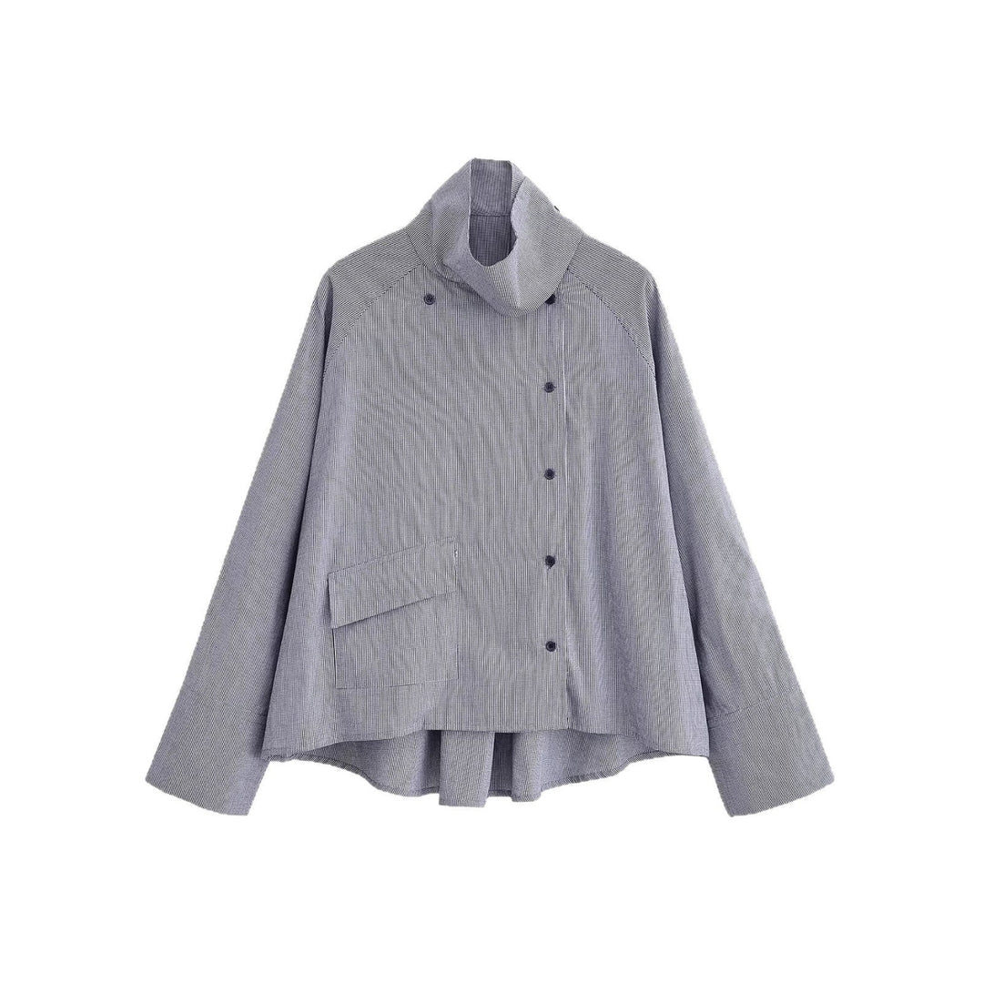 Dam lätt oversize skjortjacka med hög funnel krage och asymmetrical knappslå