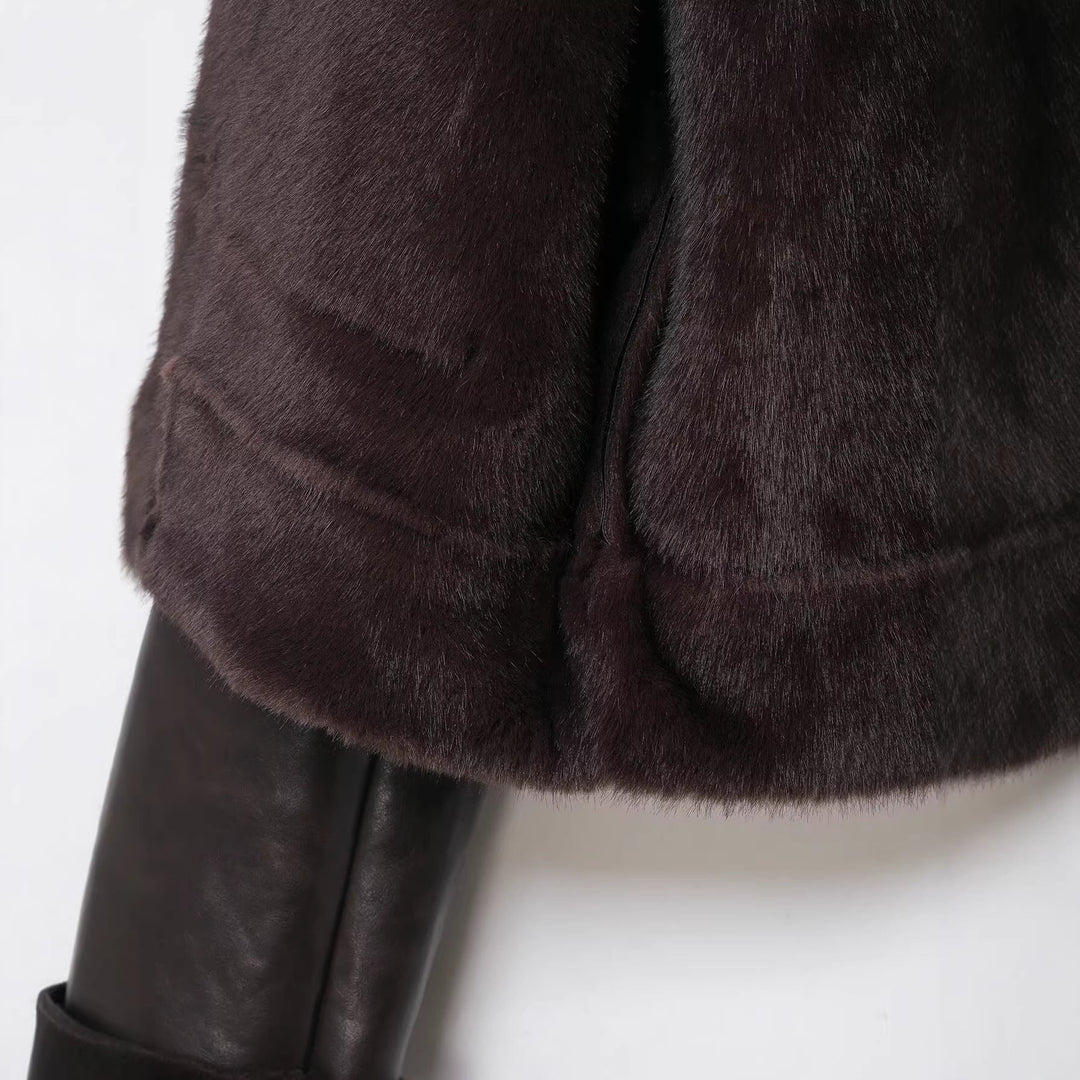 Dam Kort Sheepskin Jacka i Vintage Look med Hög Stå Krage och Patch Fickor