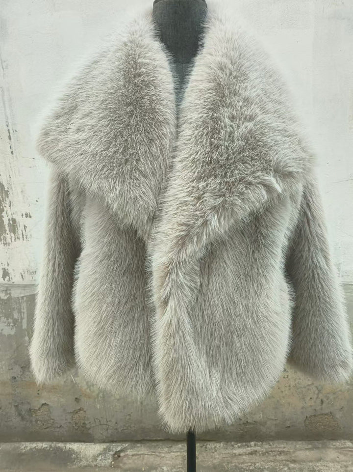 Dam kort Faux Fur jacka med Voluminous Shawl krage