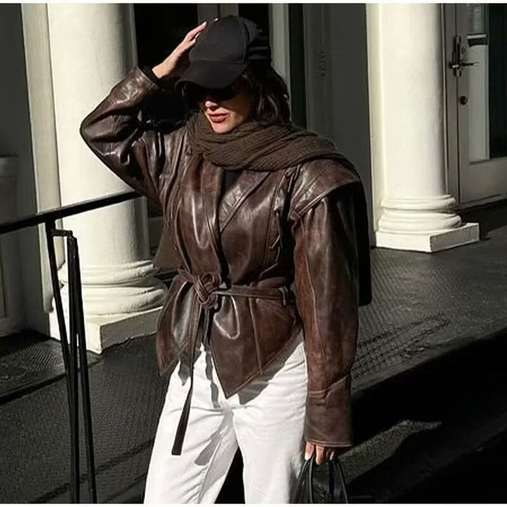 Dam Wrap läder jacka med midjebälte, Emphasized Shoulder Area och Feminine silhuett