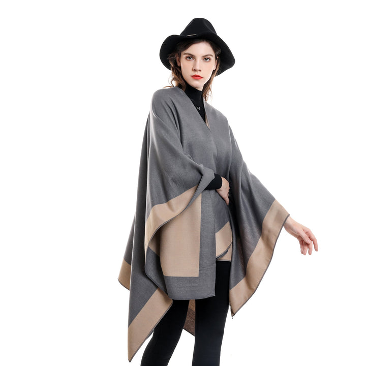 Dam Reversible poncho-Cape tillverkad av Cashmere Blend med oversized skärning