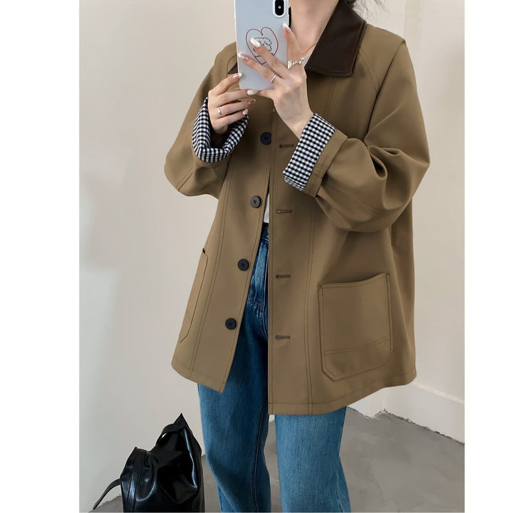 Dam oversize kort jacka in trench stil med läder-look krage och Checked muddar