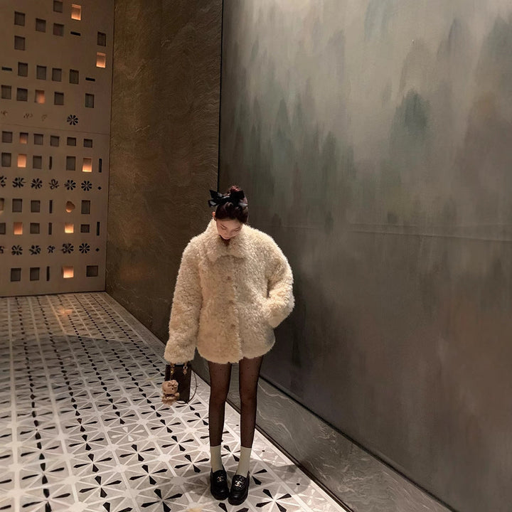 Dam kort Fur teddy kappa med stor krage och Boxy oversize silhuett