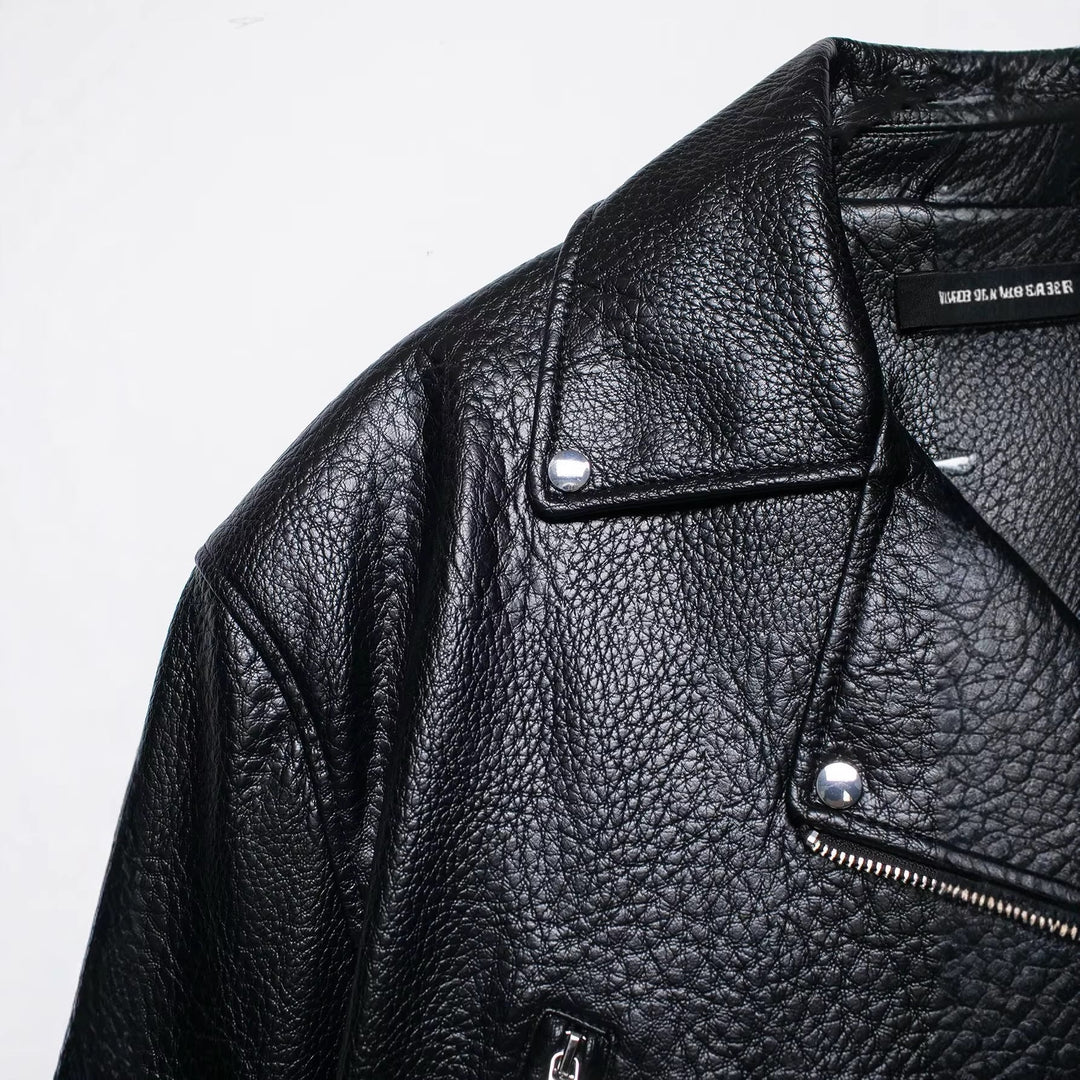 Dam Kort Skärning Biker Läder Jacka med Fitted Belt, Asymmetrisk Dragkedja, och Textured Läder