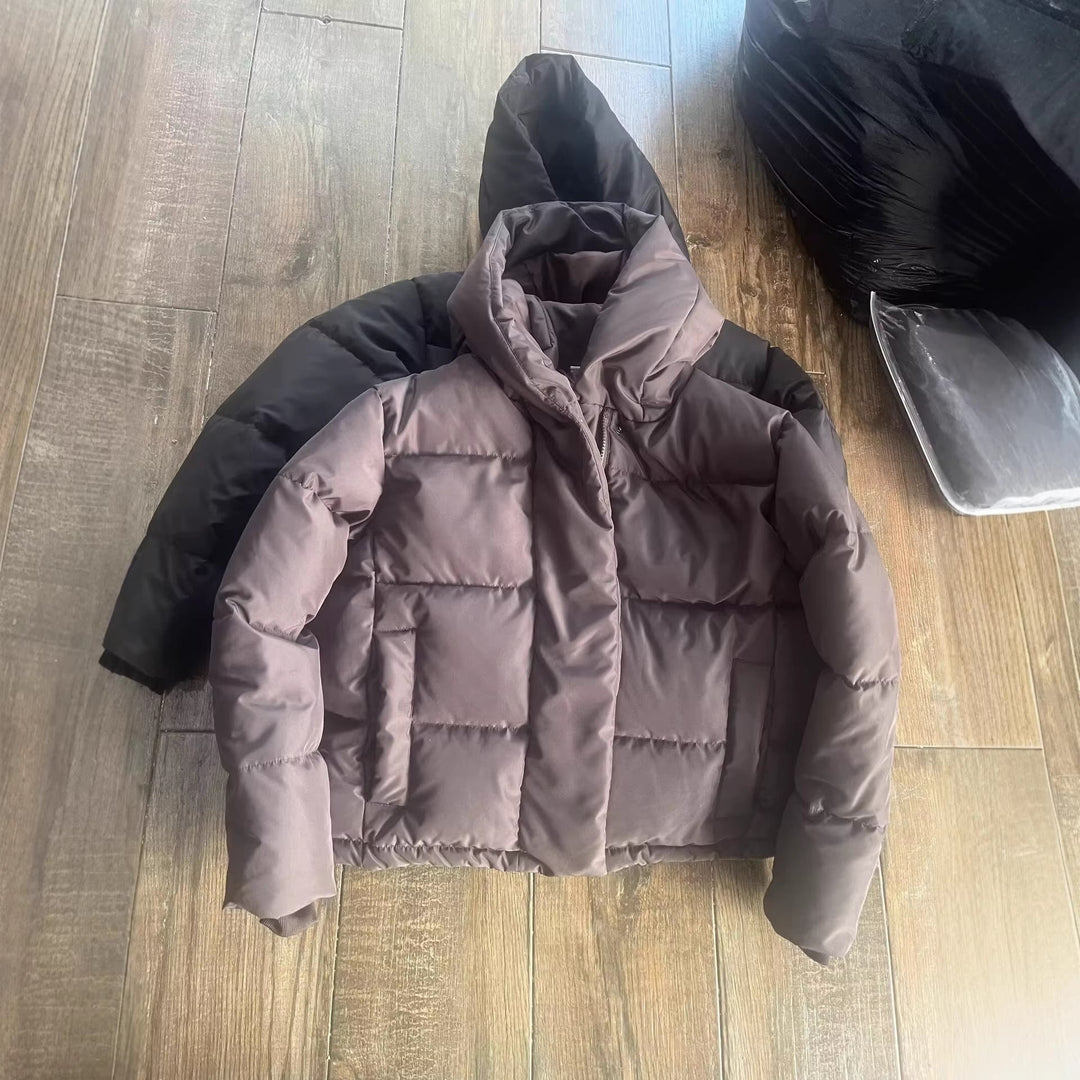 Dam Kort Quiltad Pufferjacka med Hög Ståkrage och Concealed Knapplist