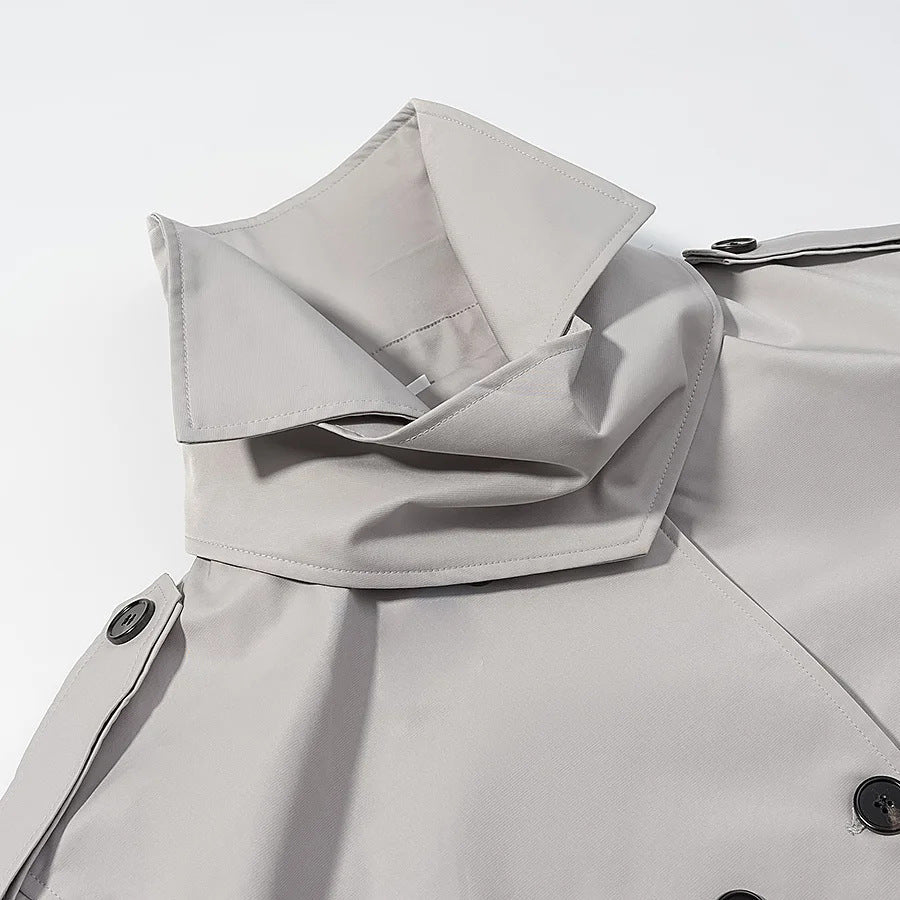 Dam kort skärning double-breasted trenchcoat med midjebälte och high ståkrage