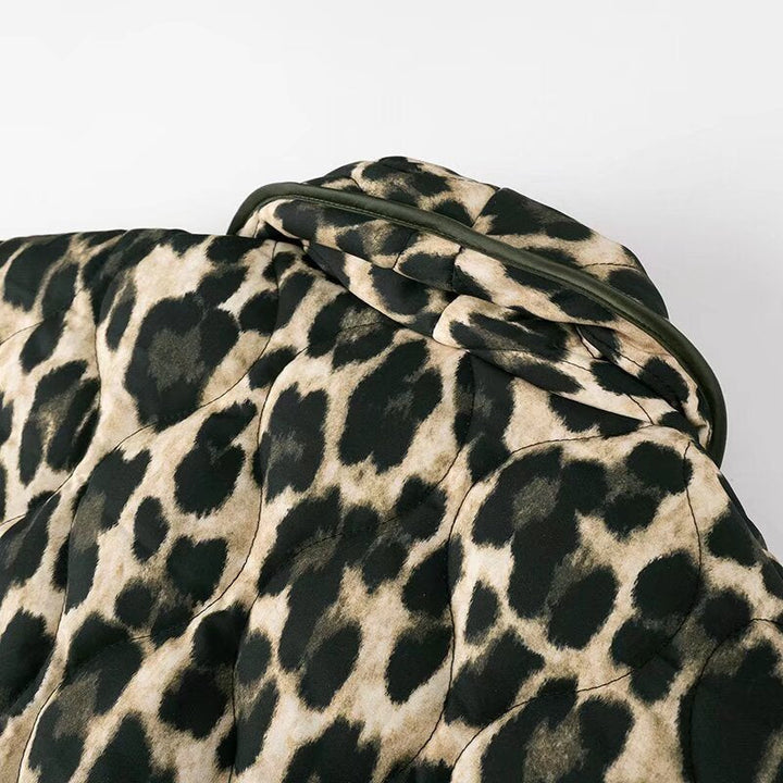 Dam kort jacka med leopard tryck, boxy silhuett och shawl krage