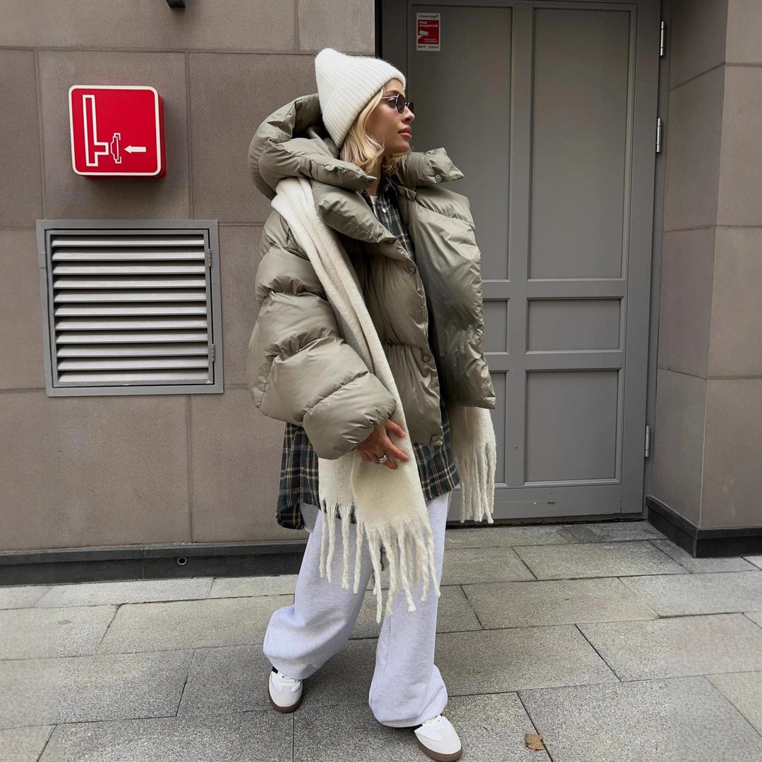 Dam extravagant oversize kviltad down jacka med extra voluminous huva