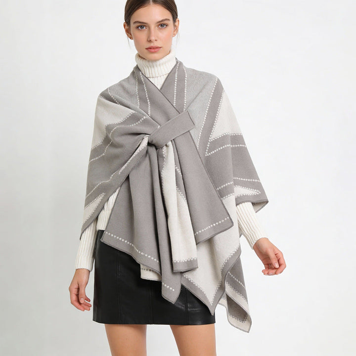 Dam Oversize Cape tillverkad av Jacquard stickad med tie loop