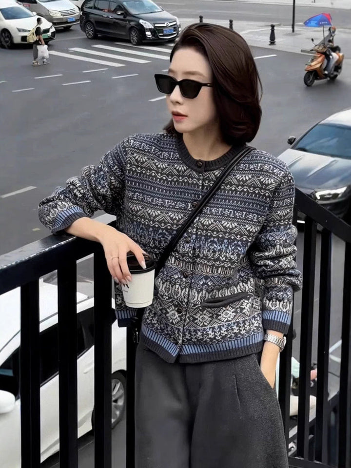 Dam kort jacka kofta med jacquard mönster, ribbed muddar och round neckline