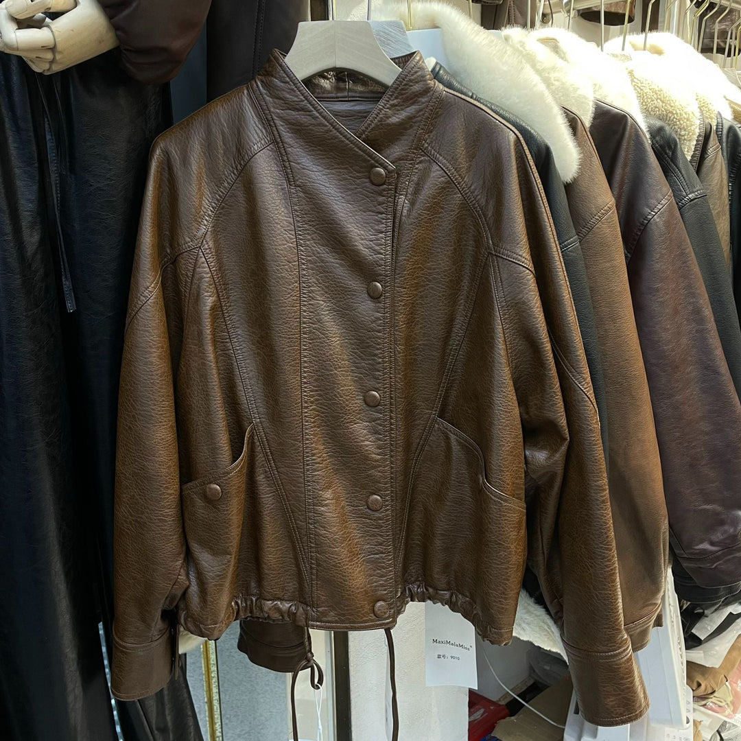 Dam kort läder jacka med textured grain, ståkrage, och dragsko waistband