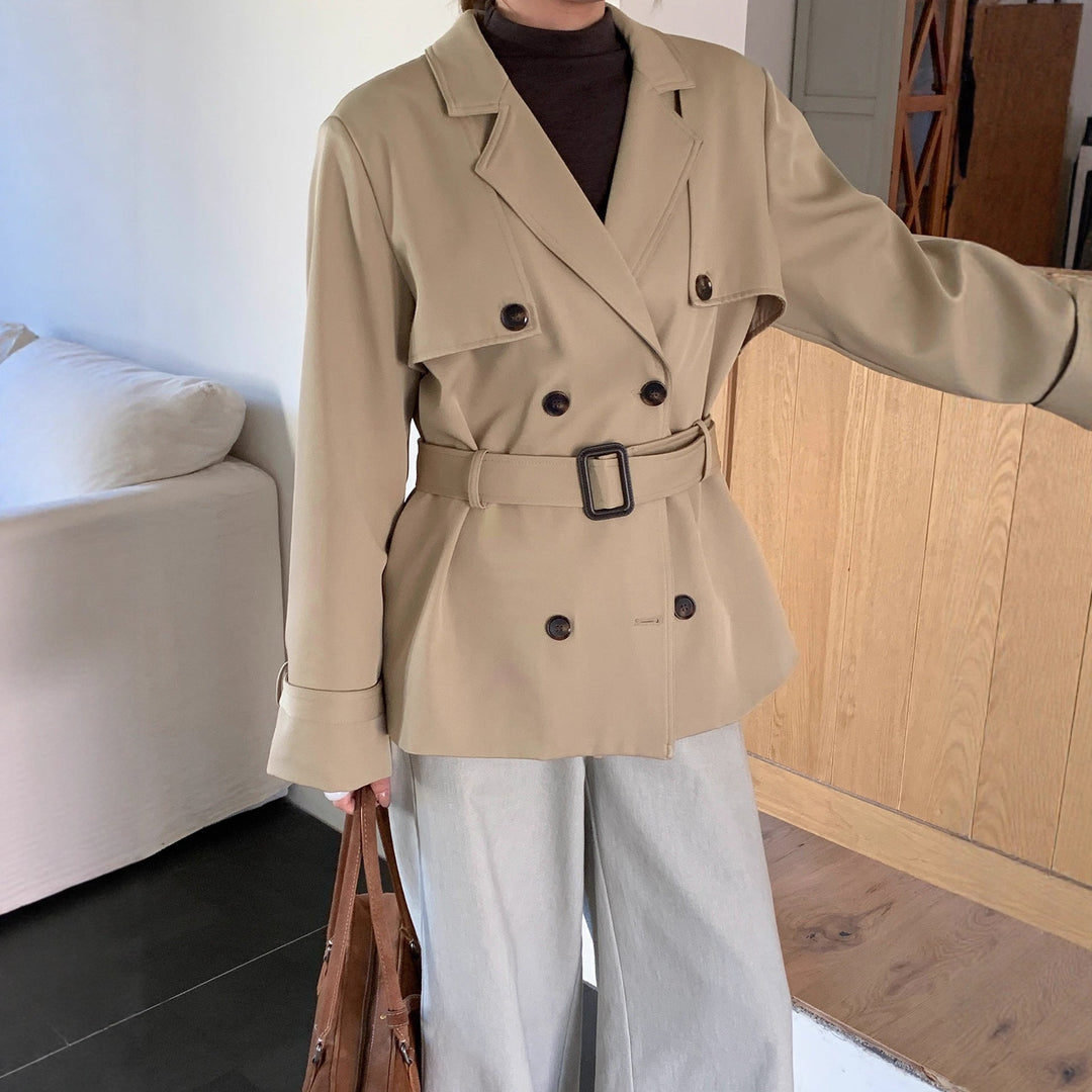 Dam kort trenchcoat in oversize skärning med double row och knytband