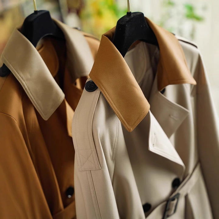Dam elegantly skräddad trenchcoat med a belted midja
