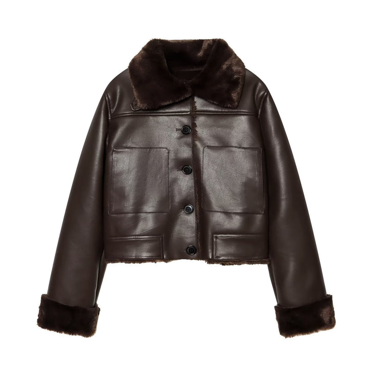 Dam kort jacka in lambskin look med fur krage, utanpåfickor och knappslå