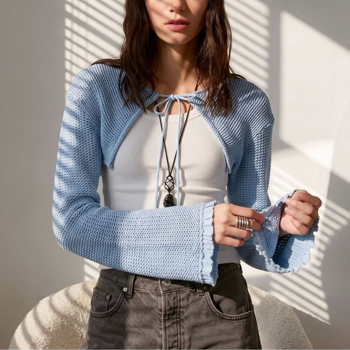 Dam kort Bolero virkad look med Ties och Ruffle ärmar