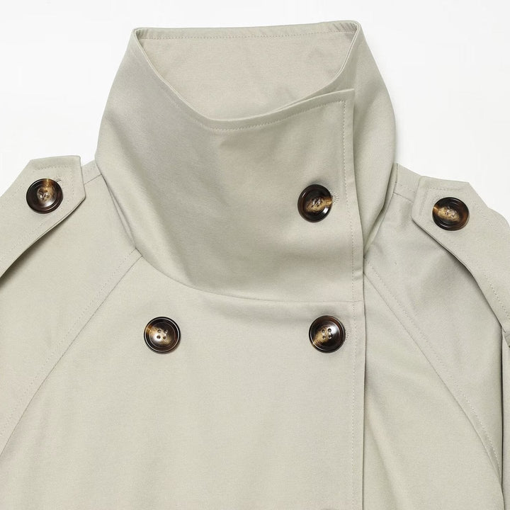 Dam Kort Trench Cape med Hög Funnel Krage och Shoulder Straps