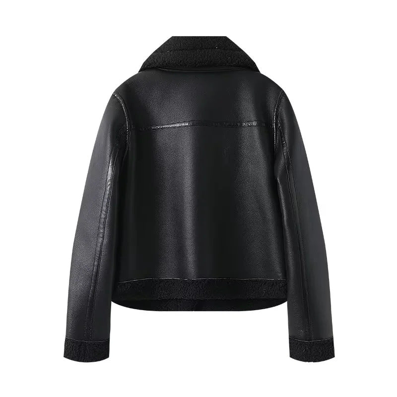 Dam figurnära bikerjacka i lambskin look med asymmetrisk dragkedja