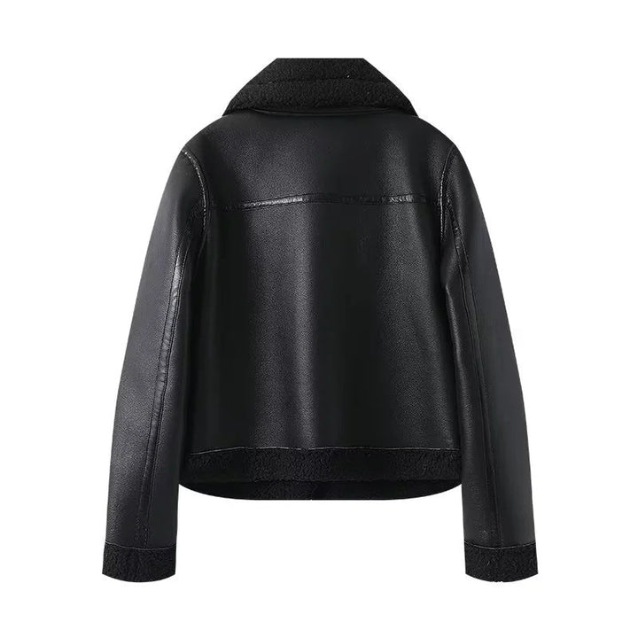 Dam figurnära bikerjacka i lambskin look med asymmetrisk dragkedja