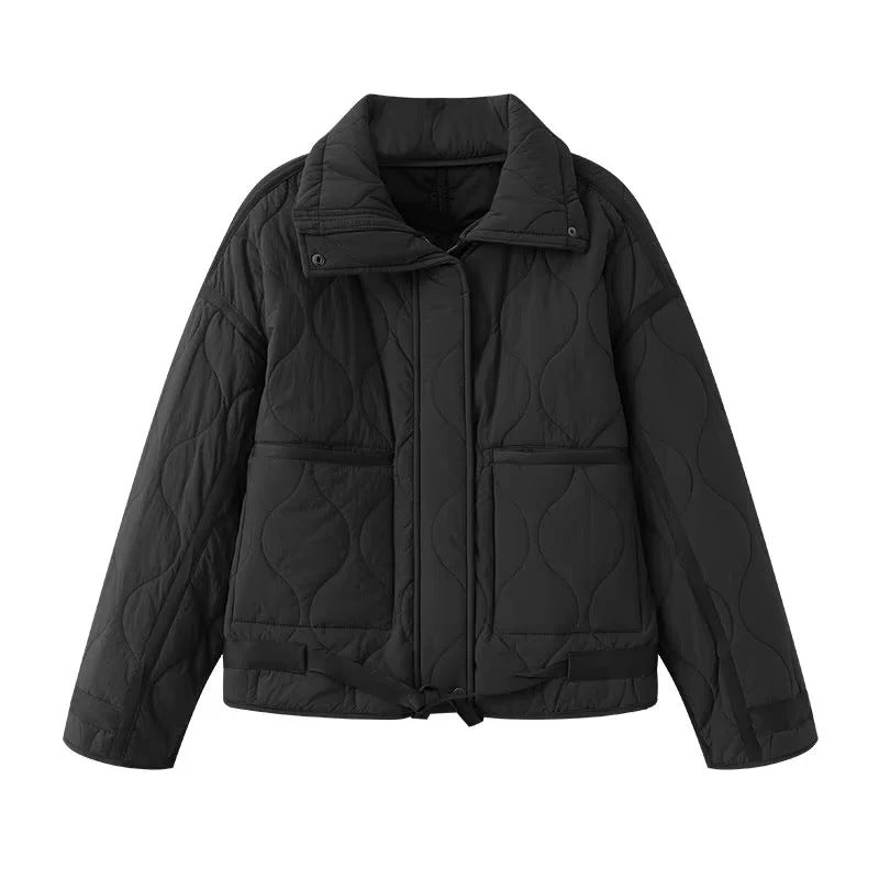 Dam quiltad boxy övergångsjacka med drawstring fåll, ståkrage, och påsydda fickor