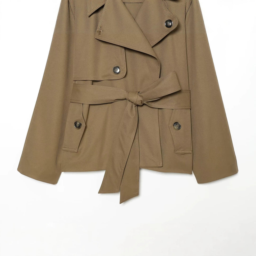 Dam Kort Skärning Trenchcoat med Contrasting Läder Krage och Waist Belt