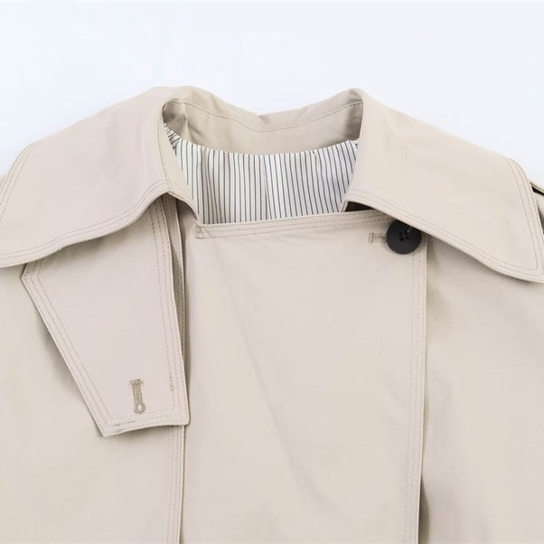 Dam kort skärning oversize trenchcoat med bälte och double-breasted knappslå