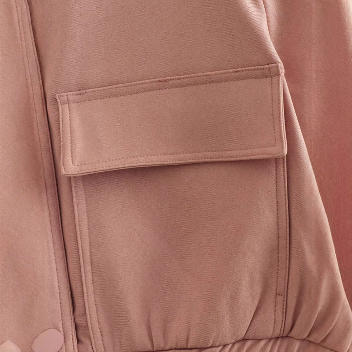 Dam Kort Utilityjacka med Stå Krage, Lock Fickor och Elastic Drawstring