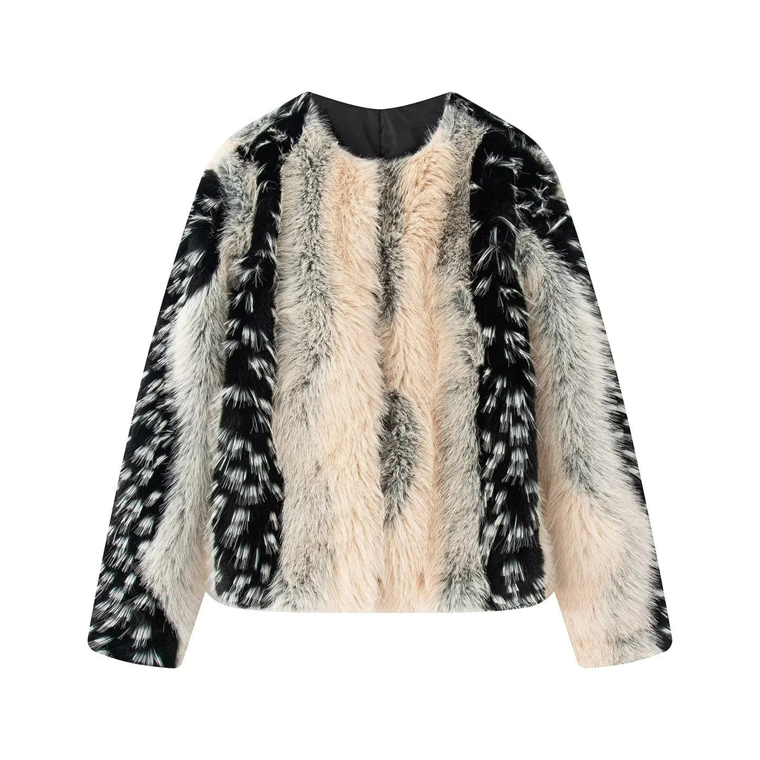 Dam kort faux pälsjacka med patchwork fur look, boxy cropped passform och mjuk innerfoder