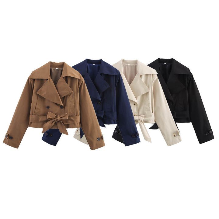 Dam Kort Trenchcoat med Wide Lapels, Waist Belt och Double Knapp Row