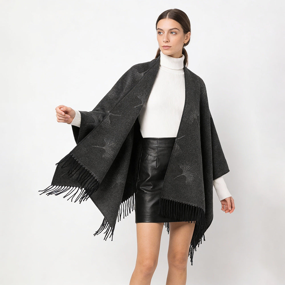 Dam Fringe capeponcho med Dandelion Jacquard och oversized skärning