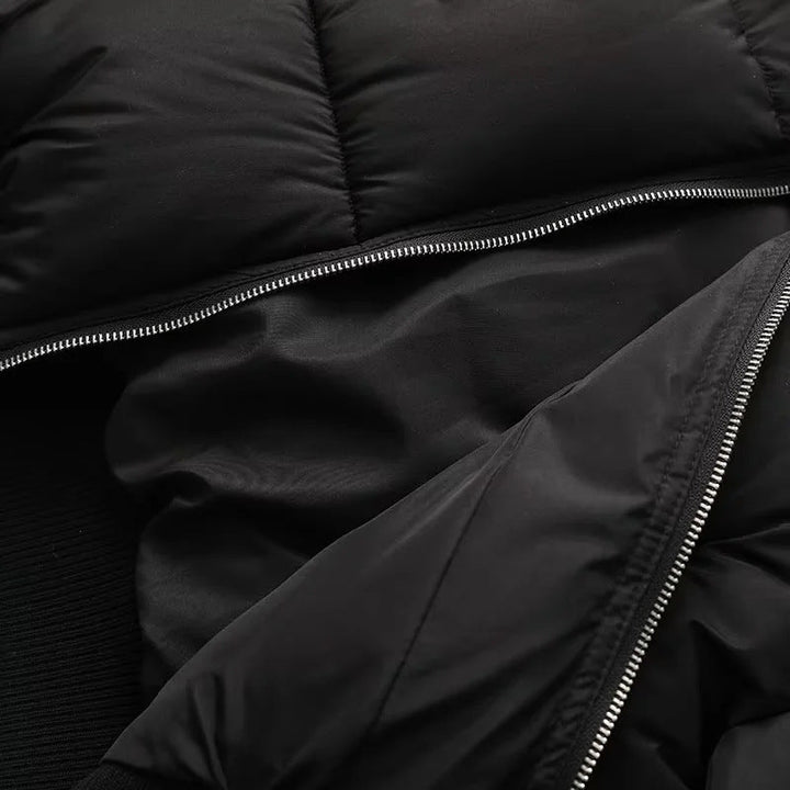 Dam Kort Quiltad Bomber Jacka med Hög Ståkrage, Ribbad Trims och Slanted Dragkedja Fickor