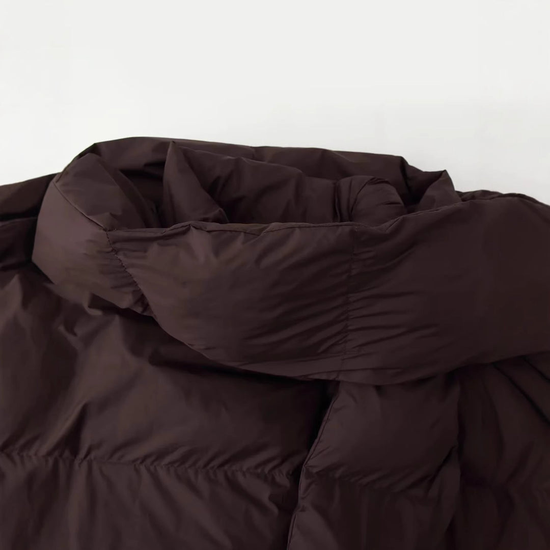 Dam nano vadderad kort quiltad jacka med voluminous sjalkrage och oversized skärning