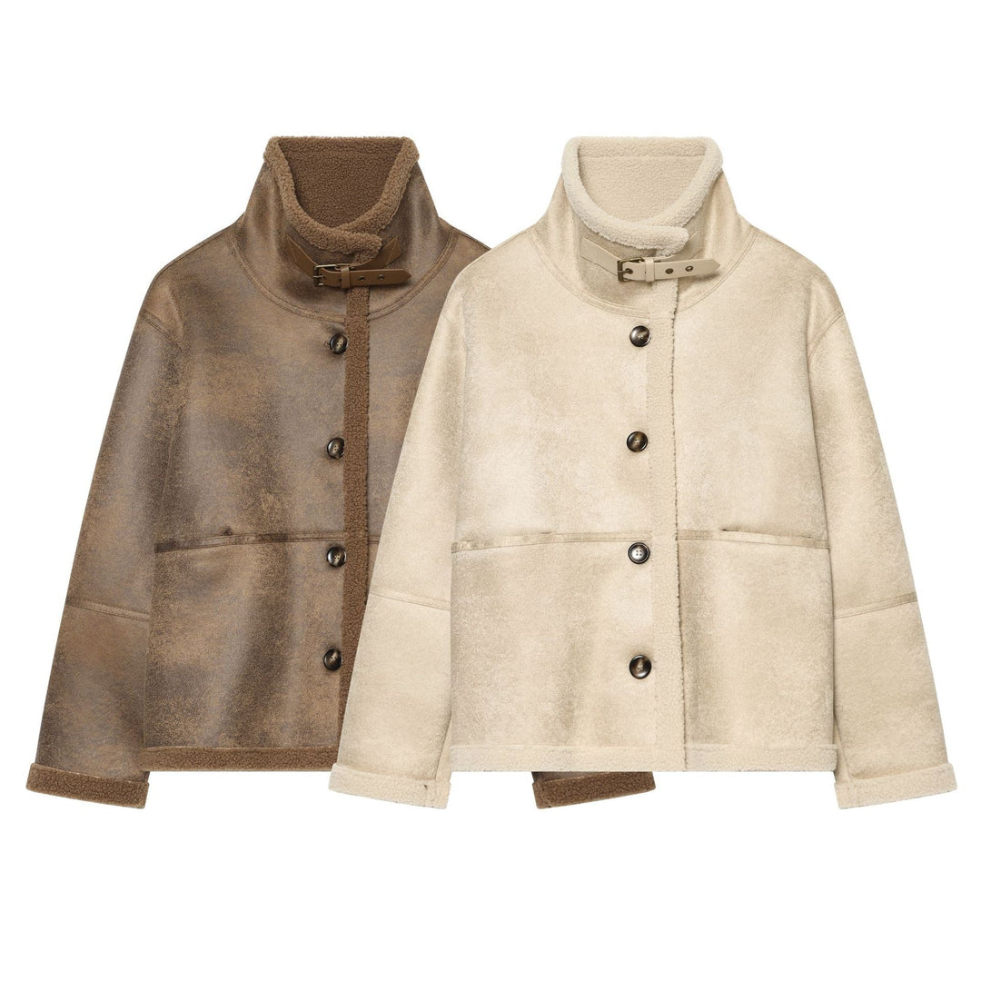 Dam Kort Jacka i Lambskin Look med Hög Stå Krage Buckle och Patch Fickor