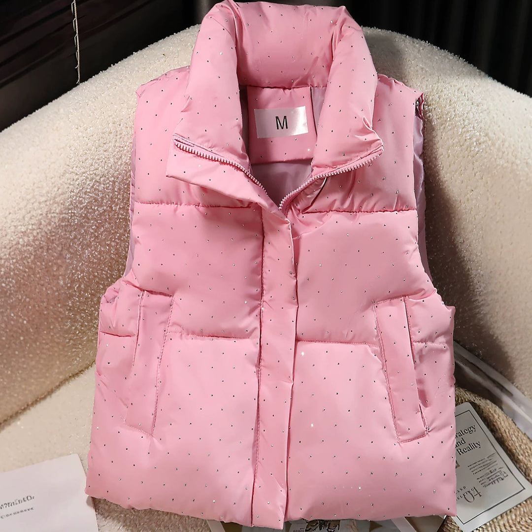 Dam vadderad quiltad väst med hög krage och Discreet Rhinestone Applications
