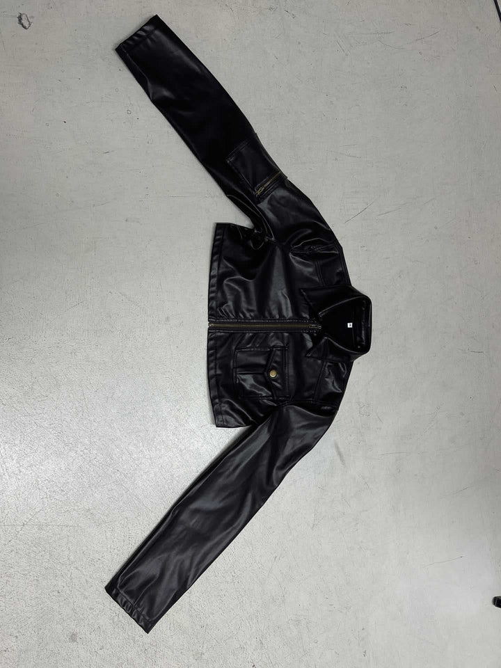 Dam cropped läderjacka i biker stil med skjortkrage och patch chest pocket