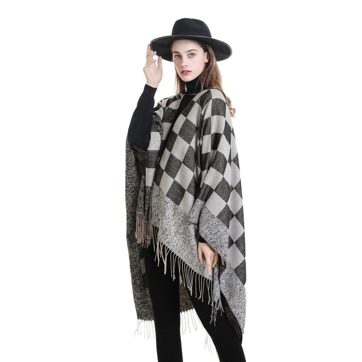 Dam oversized woven poncho med diamond mönster och fringes