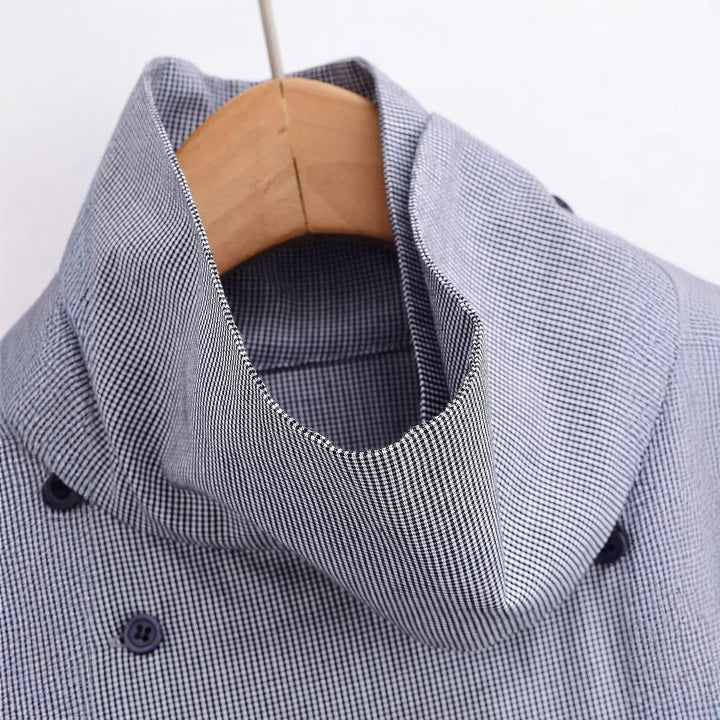 Dam lätt oversize skjortjacka med hög funnel krage och asymmetrical knappslå