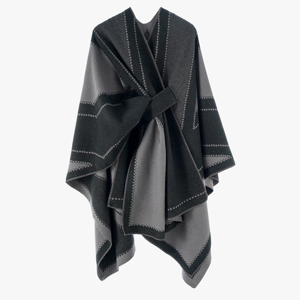 Dam Oversize Cape tillverkad av Jacquard stickad med tie loop