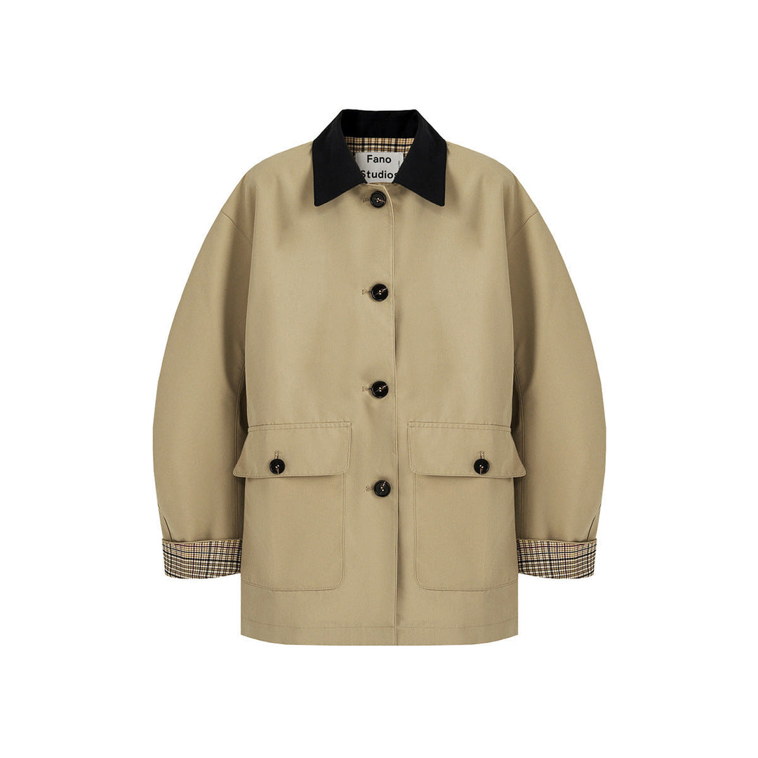 Dam kort trenchcoat med rutig foder och kontrast krage