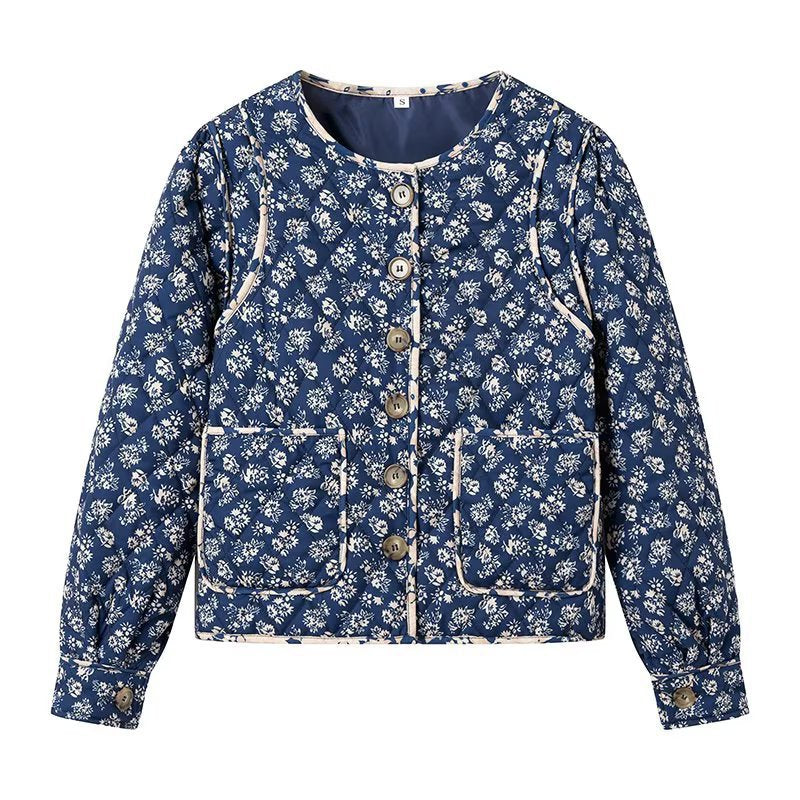Dam kviltad jacka med blommig all-over mönster, round neckline och utanpåfickor
