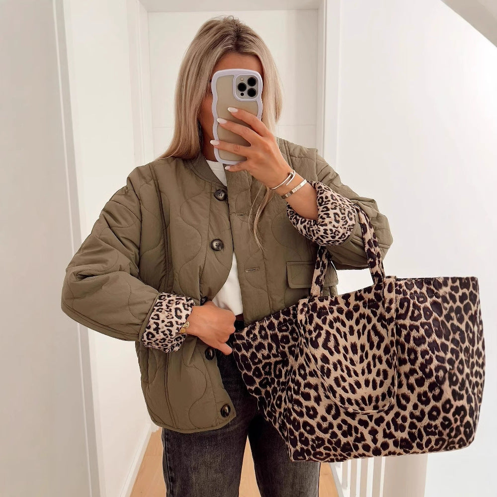 Dam 1700+ Quiltad Kort Blouson Jacka i Boxig Skärning med Round Neck, Knapp Knäppning och Lock Fickor