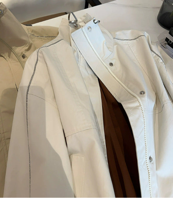 Dam Fashion övergångsjacka med hög krage och stängning med tryckknappars