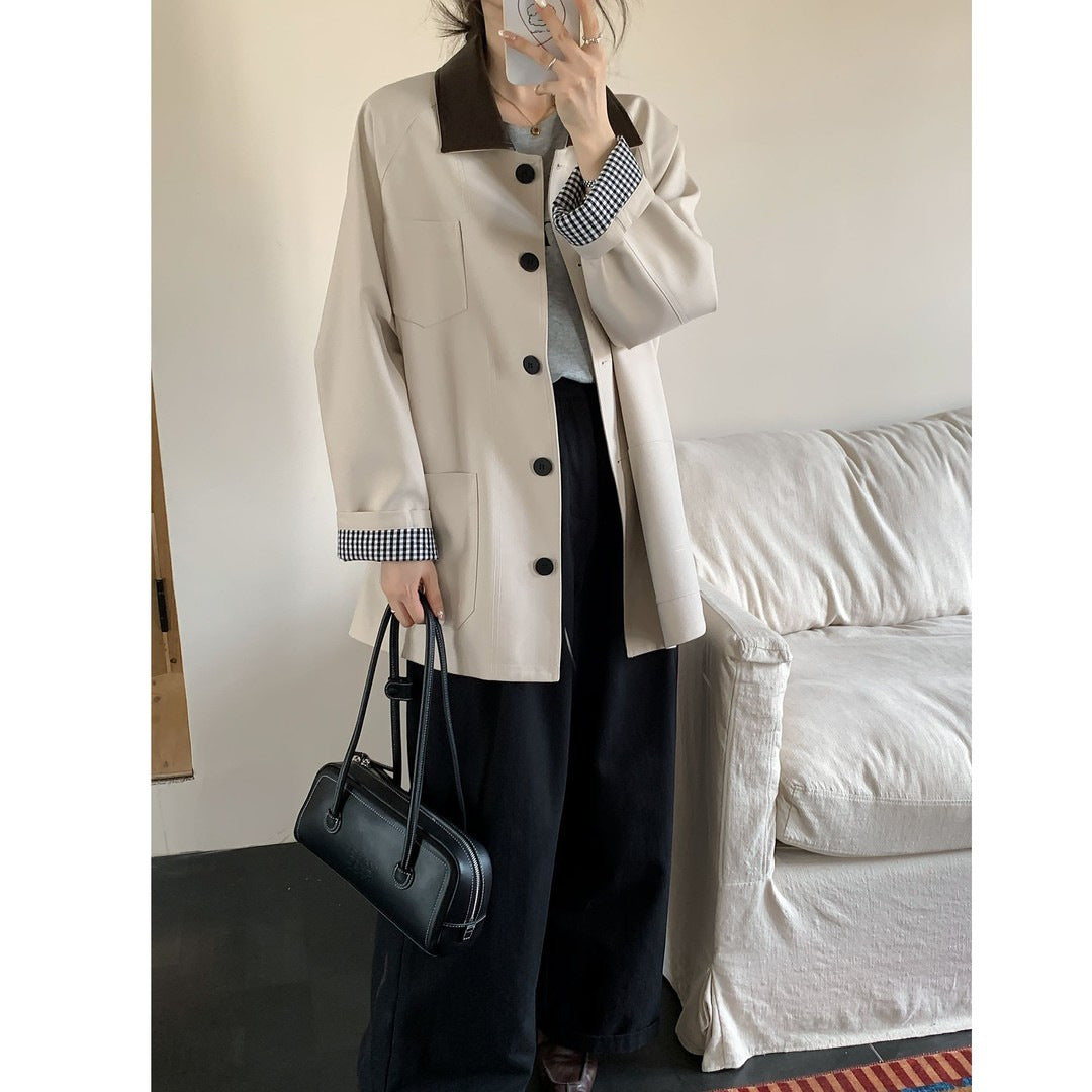 Dam oversize kort jacka in trench stil med läder-look krage och Checked muddar