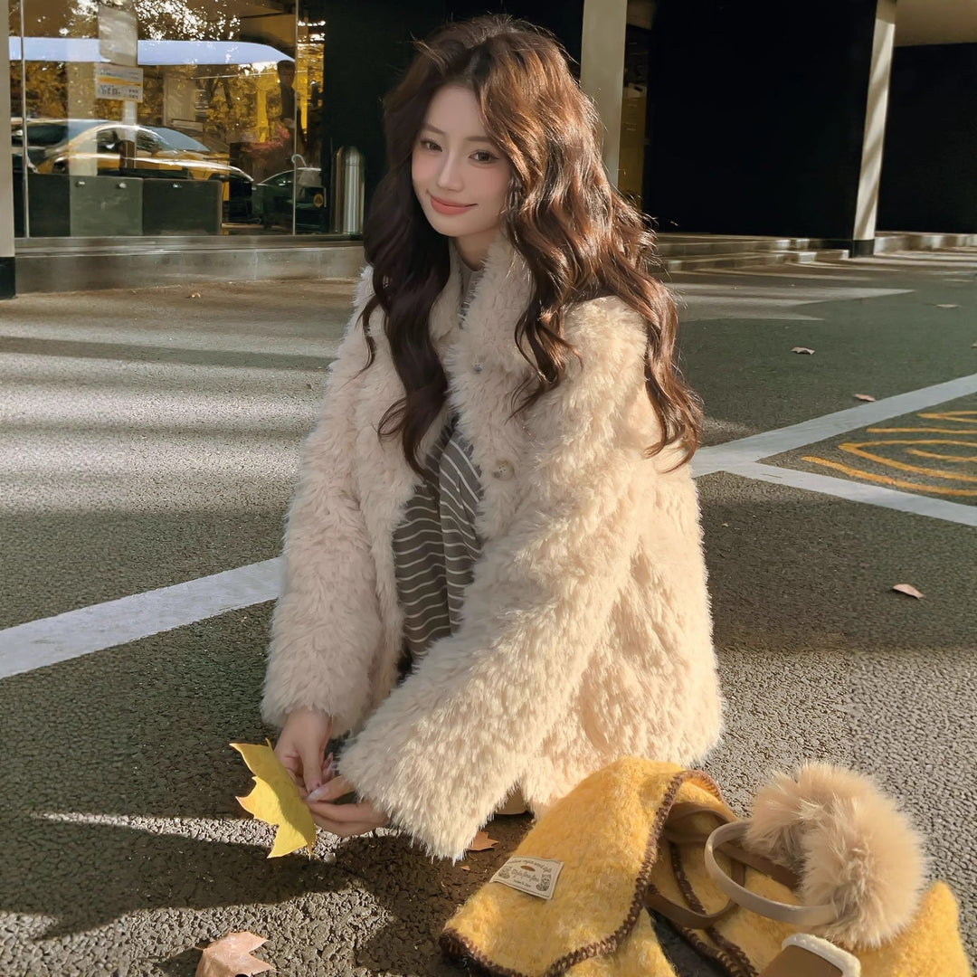 Dam faux fur kappa med fluffy teddy look och raglan ärm