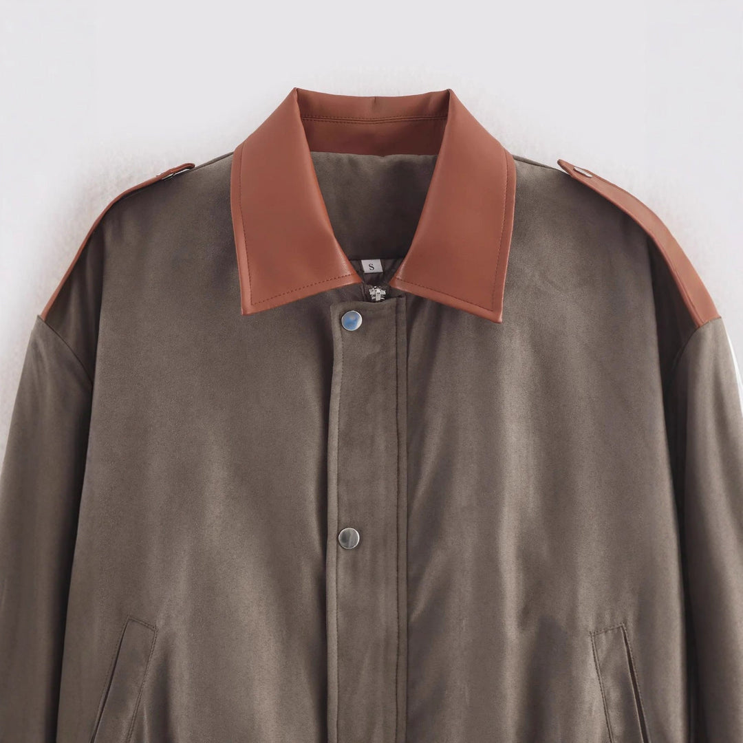 Dam oversized kort jacka med kontrast krage, axel patches och elastic waist drawstring