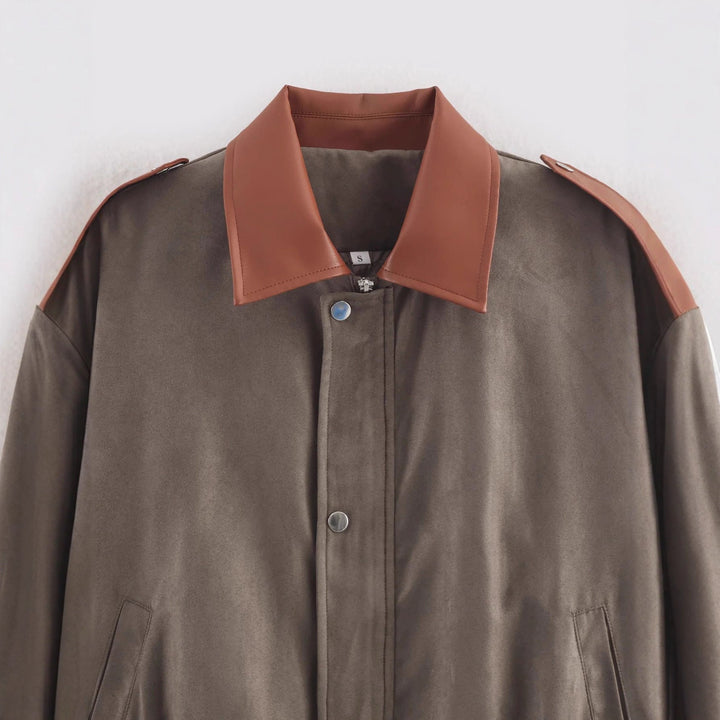 Dam oversized kort jacka med kontrast krage, axel patches och elastic waist drawstring
